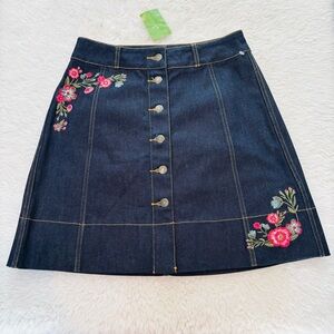 Kate Spade Embroidered Denim Skirt with Floral Accents size 4